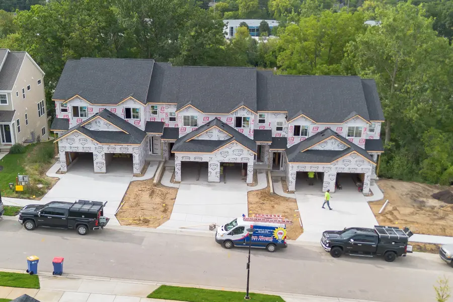 2242 Watertown Way Ne, Grand Rapids, MI 49505 - #3