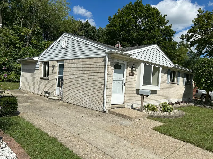 38040 Castle Drive, Romulus, MI 48174 - #2