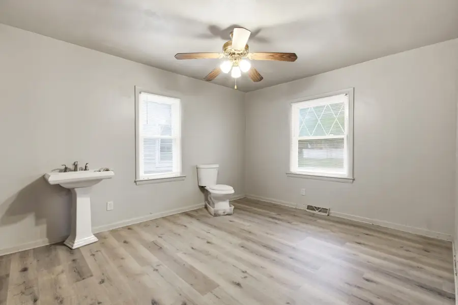 29123 Powers Street, Westland, MI 48186 - #3