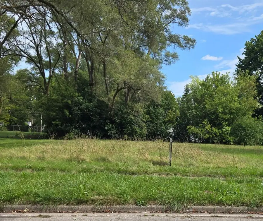 2800 Hazelwood Avenue, Saginaw, MI 48601 - #2
