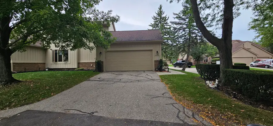 37676 N Laurel Park Drive #70, Livonia, MI 48152 - #2