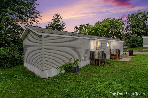 3662 Mount Blanc Street Nw, Grand Rapids, MI 49544