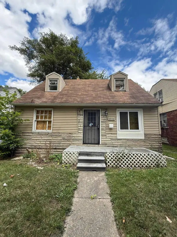 19180 Bradford Avenue, Detroit, MI 48205
