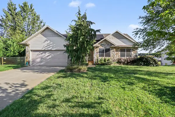 27420 Birmingham Court, Paw Paw, MI 49079
