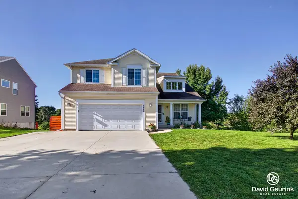 8666 Suntree Drive, Zeeland, MI 49464