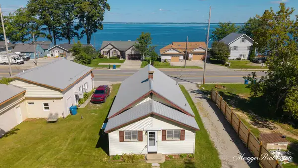 5401 W Houghton Lake Drive, Houghton Lake, MI 48629