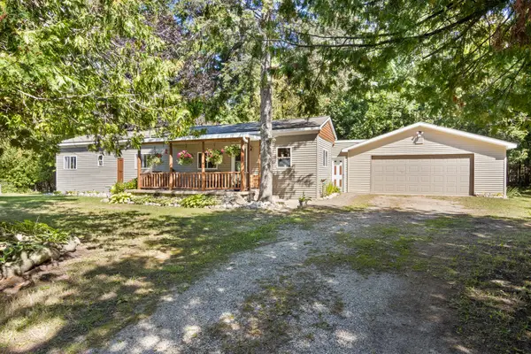 10262 Burgess Road, Charlevoix, MI 49720