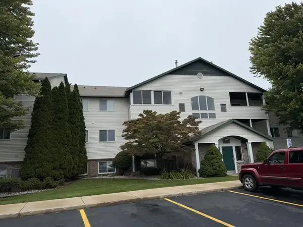 5821 Crosswinds Drive #31, Norton Shores, MI 49444