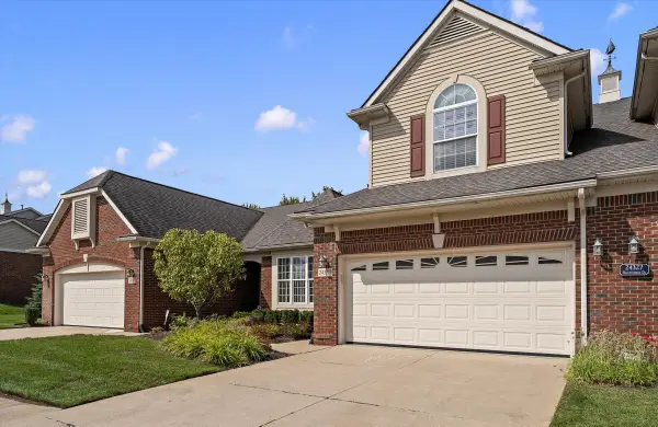 24323 Heatherwood Drive, South Lyon, MI 48178