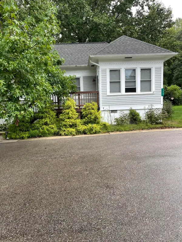 7365 North Shore Drive North #9, South Haven, MI 49090