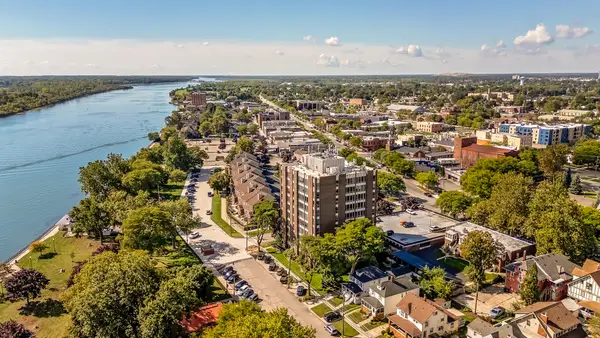 20 Chestnut #403 & 404, Wyandotte, MI 48192
