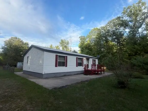 1505 E Van Buren Street, White Cloud, MI 49349