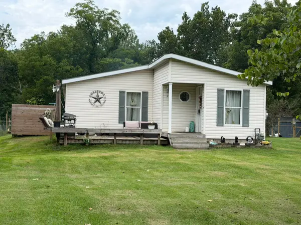 40 S Pine Street, Grand Junction, MI 49056