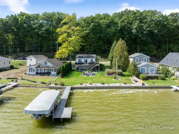 9254 S Redwood Drive, Newaygo, MI 49337