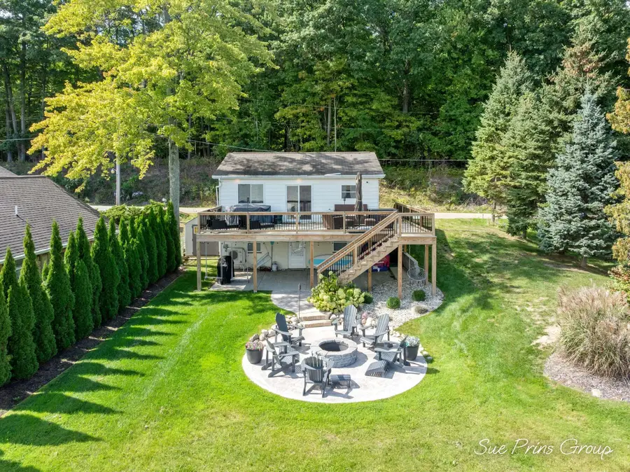 9254 S Redwood Drive, Newaygo, MI 49337 - #2