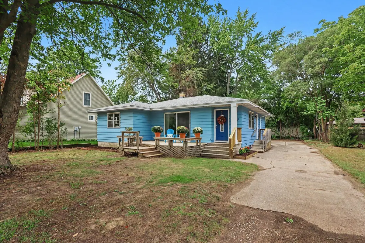 615 Fall Street, Spring Lake, MI 49456 - #1