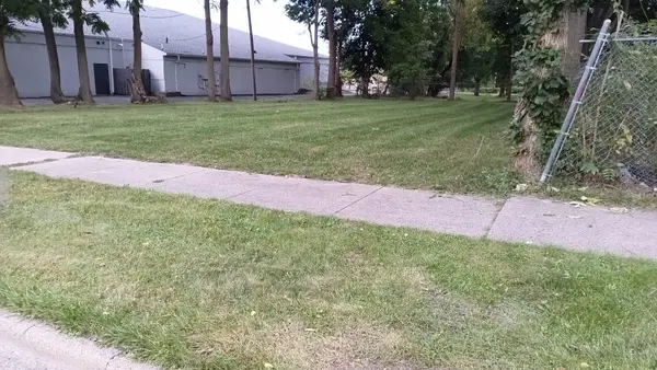823 Carl Breeding Way, Jackson, MI 49203