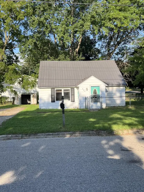 221 Hillcrest Avenue, Fremont, MI 49412