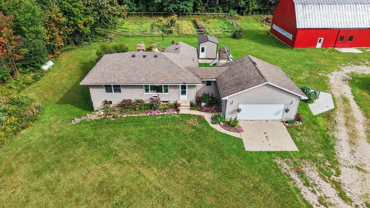 1149 W 40th Street, Fremont, MI 49412 - #1