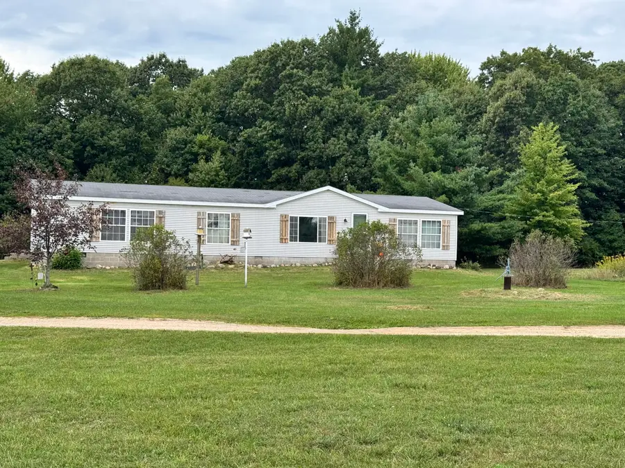 2233 S Wisner Avenue, Fremont, MI 49412 - #3