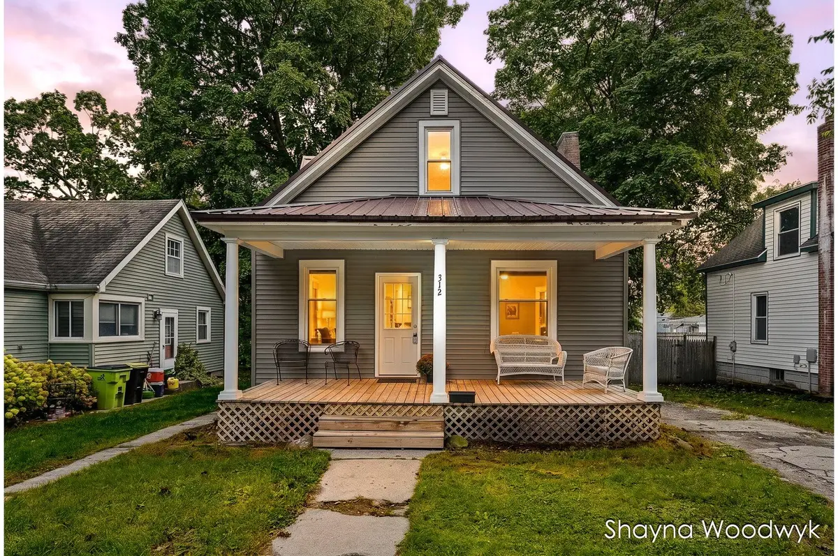 312 S Irving Street, Greenville, MI 48838 - #1