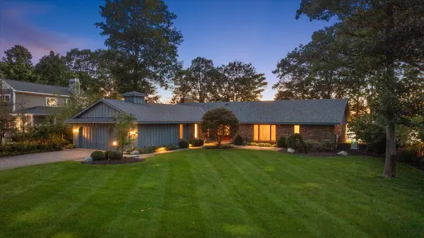 2230 Lakeshore Drive, Fennville, MI 49408