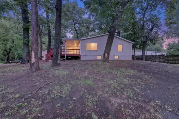 1211 N Blossom Lake Drive, Colon, MI 49040