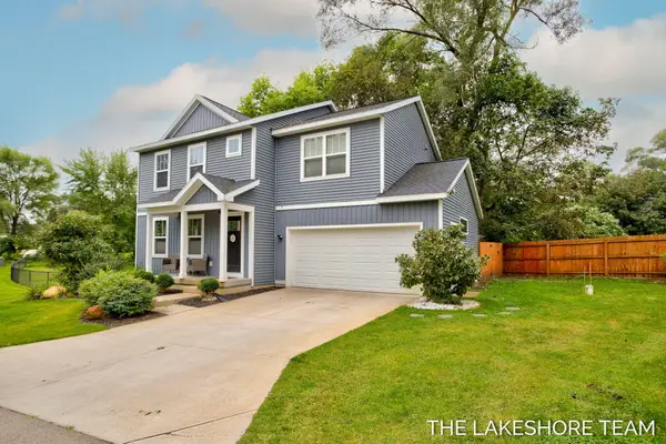 734 E 8th Street, Holland, MI 49423