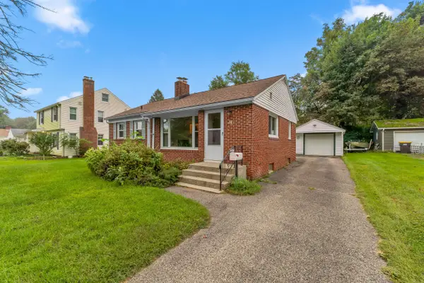 38 W Hallett Street, Hillsdale, MI 49242