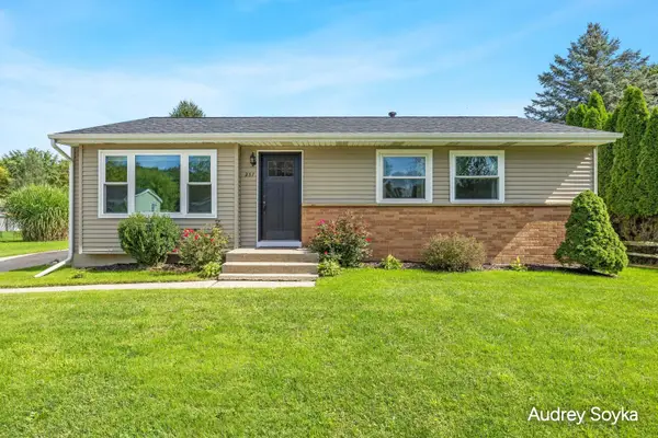 237 Roberta Jayne Drive Se, Lowell, MI 49331