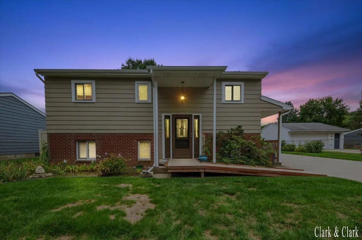 324 Elizabeth Dean Drive Se, Lowell, MI 49331 - #1