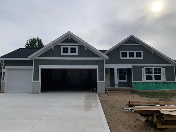 7048 Pinehurst Drive Ne, Rockford, MI 49341