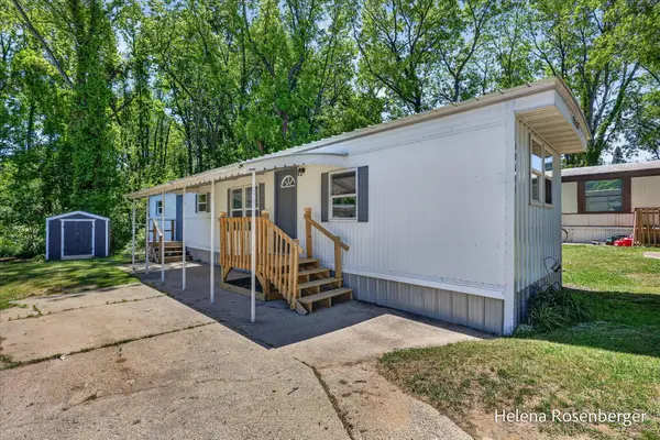 10604 Peachtree Street, Plainwell, MI 49080