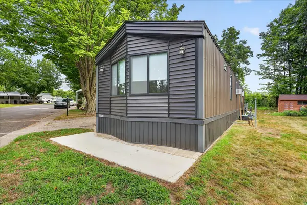10597 Peachtree Street, Plainwell, MI 49080