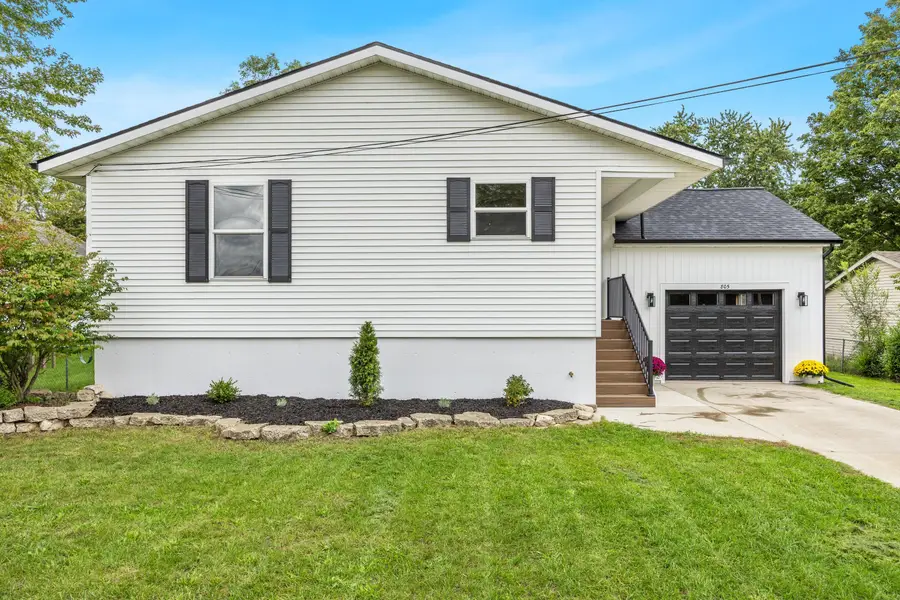805 N Walnut Street, Greenville, MI 48838 - #2