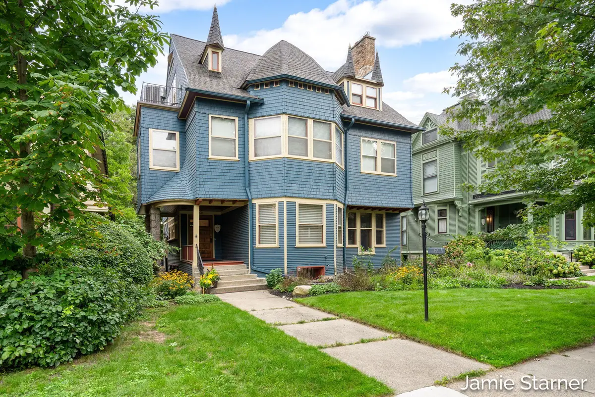 60 College Avenue Ne, Grand Rapids, MI 49503 - #1
