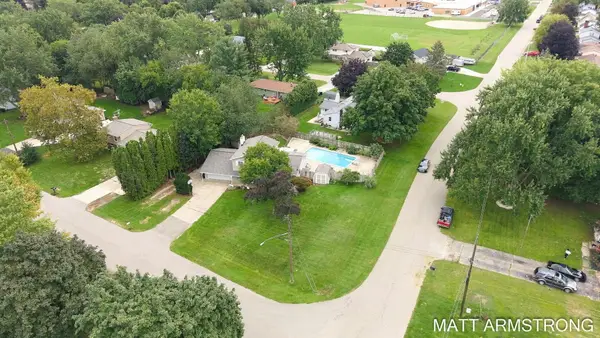 2160 Tulip Lane, Jenison, MI 49428