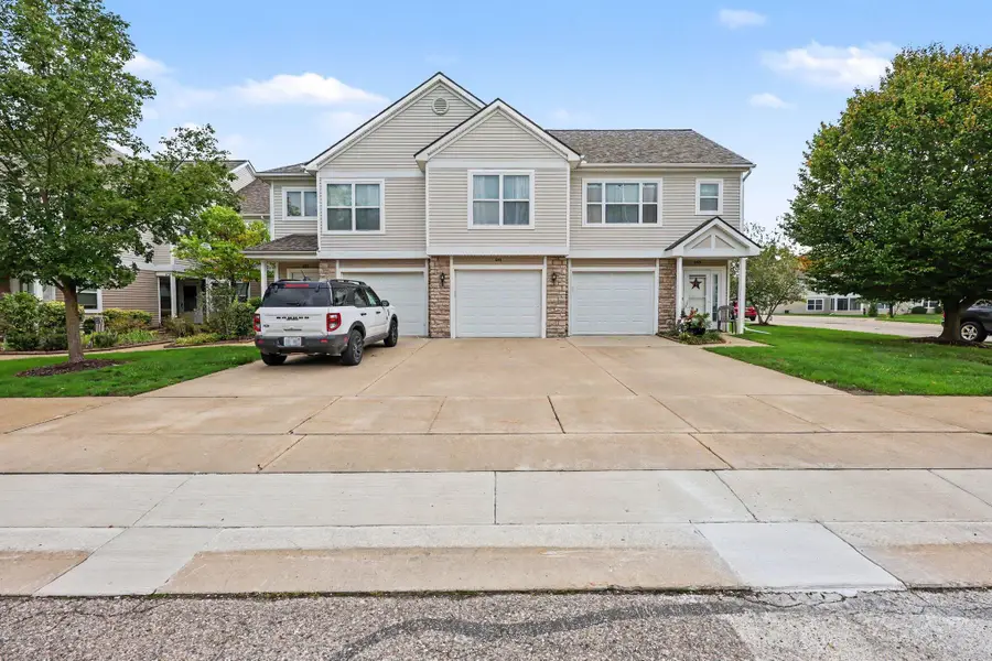 641 Fieldstone Circle W, Chelsea, MI 48118 - #2