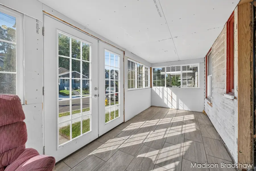 229 Fox Street Sw, Grand Rapids, MI 49507 - #3