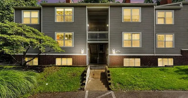 3360 Pine Meadow #302 Drive Se, Kentwood, MI 49512