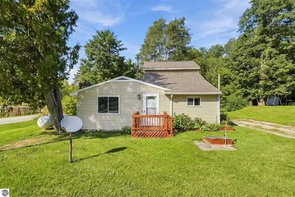 11010 E 8 Mile Road, Tustin, MI 49688