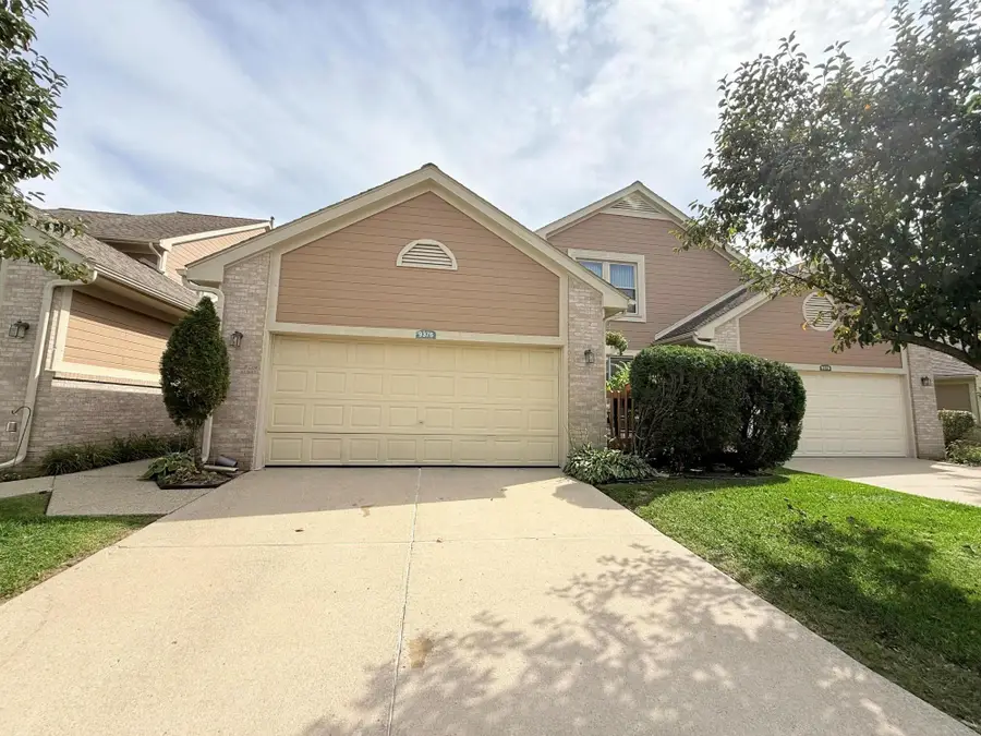 9376 Westwind Drive, Livonia, MI 48150 - #2