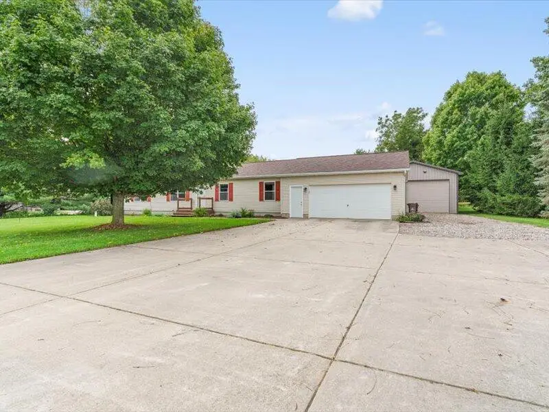 1415 W Centerline Road, Saint Johns, MI 48879 - #3