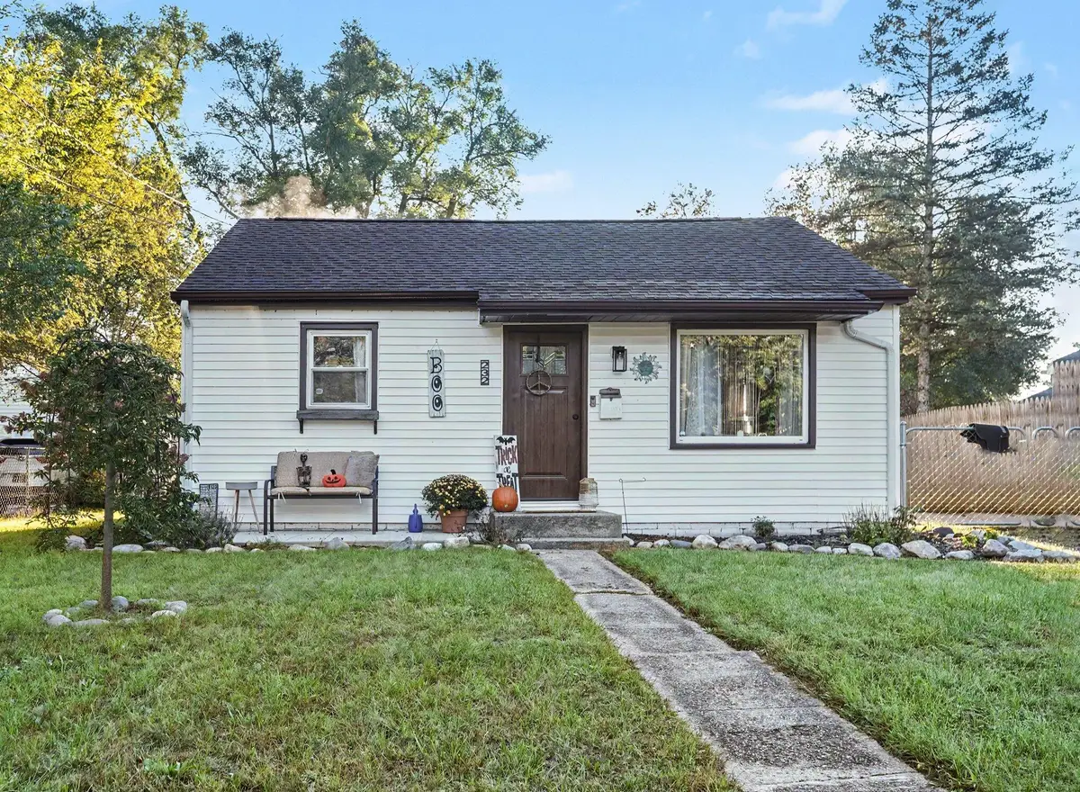 232 N Woodlawn Avenue, Battle Creek, MI 49037 - #1