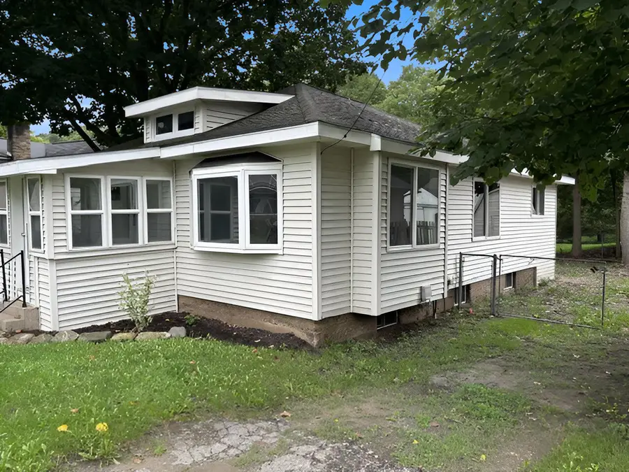 309 W Riverside Drive, Ionia, MI 48846 - #3