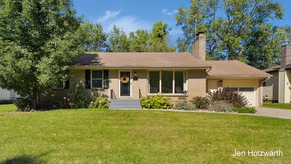 725 Parkway Drive Ne, Grand Rapids, MI 49525