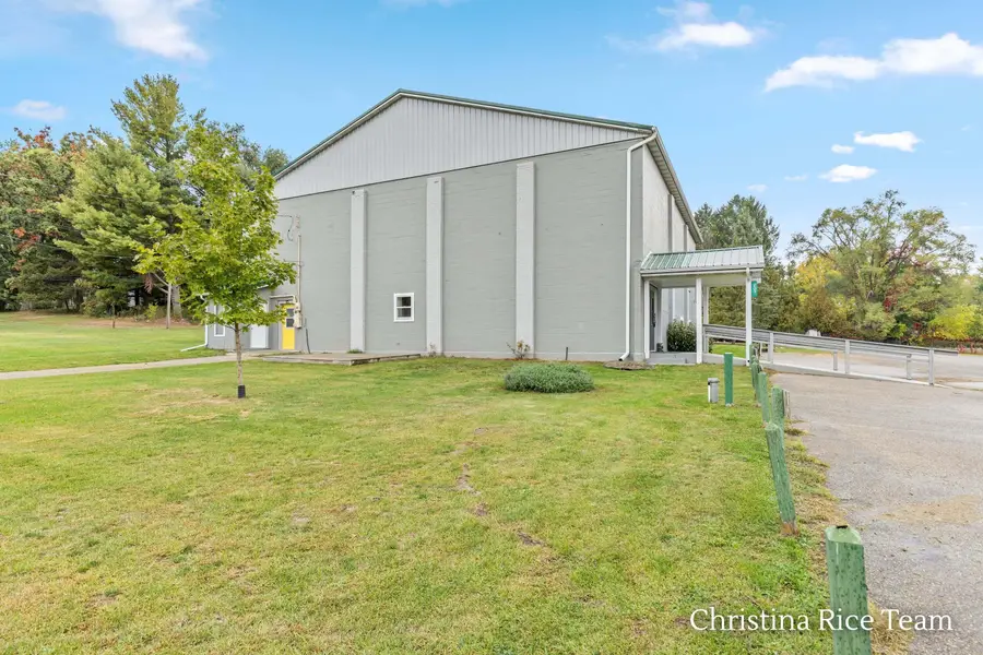 207 N Clark Street, Six Lakes, MI 48886 - #2