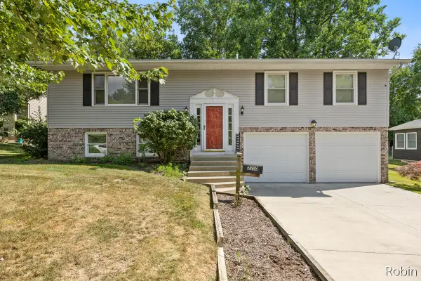 2210 Skyline Drive Nw, Grand Rapids, MI 49504