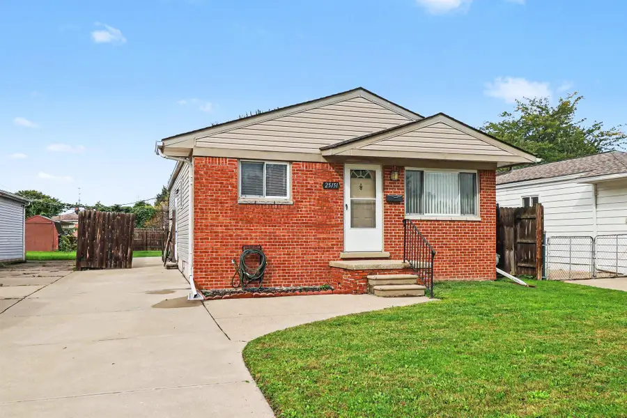 25151 Pearl Street, Roseville, MI 48066 - #3