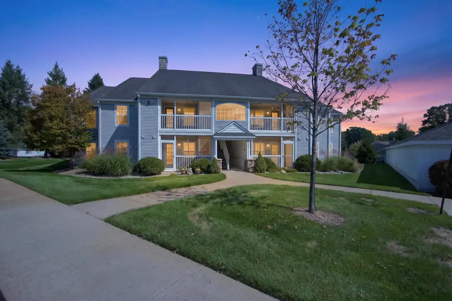743 W Barrington Circle, Jackson, MI 49203 - #2